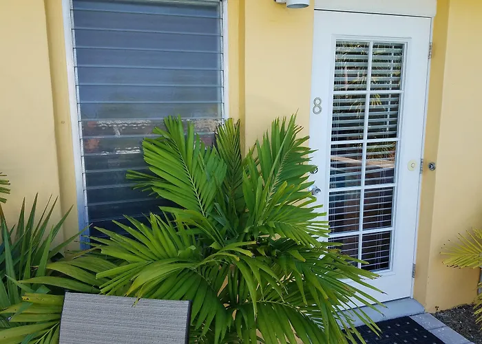 Alexander Palms Court - No Hidden Resort Fees!